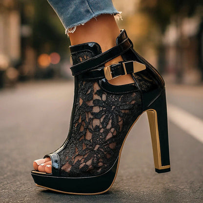 Zapatos de salón de encaje elegante