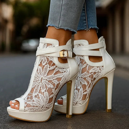 Zapatos de salón de encaje elegante