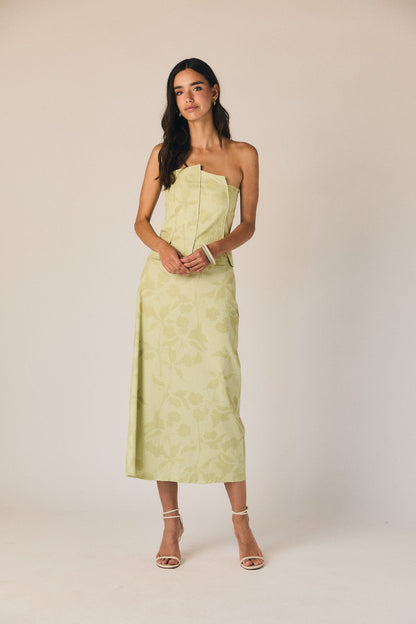 Falda midi con flores en relieve