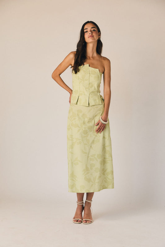 Falda midi con flores en relieve