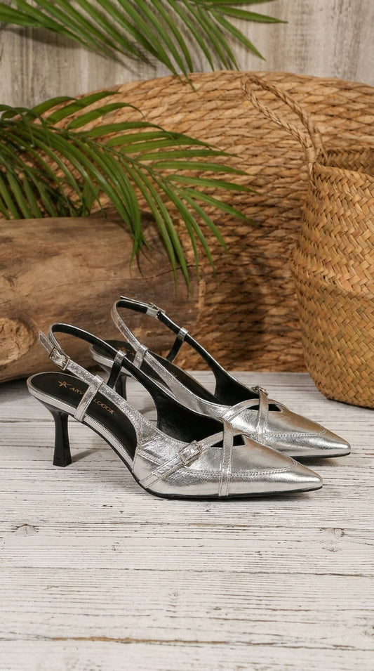 Zapatos de tacón con talón abierto y hebilla
