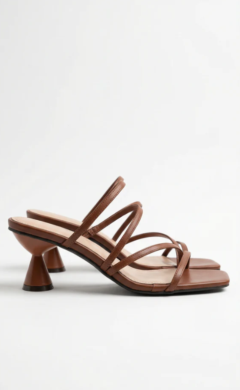 Sandalias de tiras con tacón