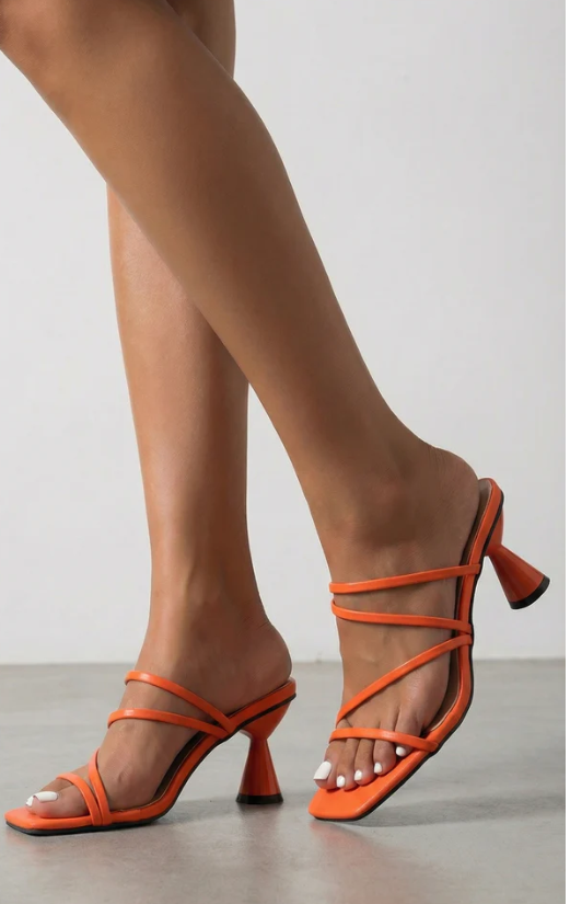 Sandalias de tiras con tacón