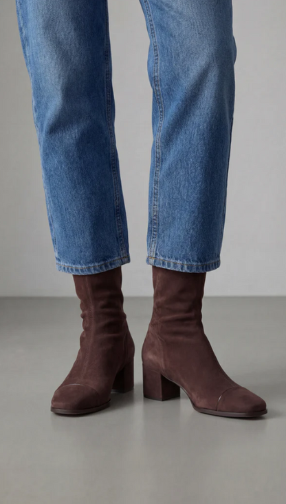Botines elegantes con tacón cuadrado