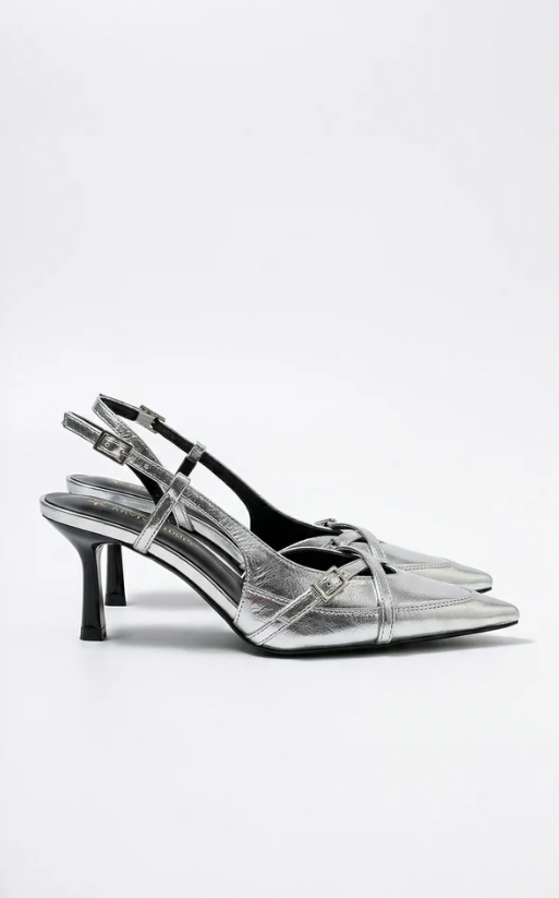 Zapatos de tacón con talón abierto y hebilla