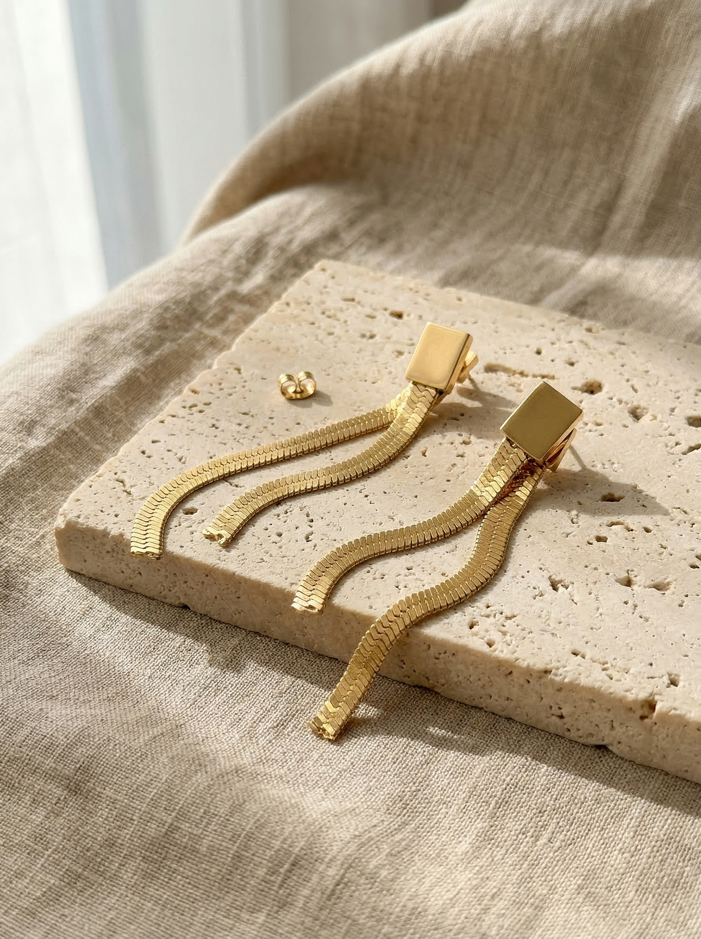 Catalina | Pendiente de malla metálica chapada en oro de 18 quilates