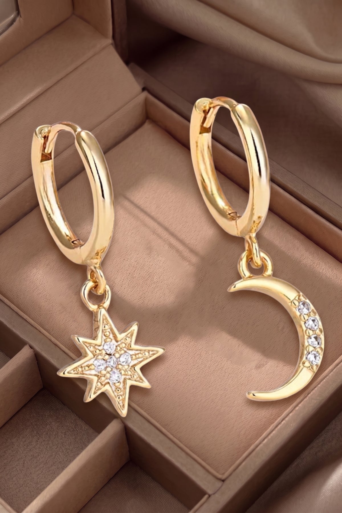 Pendientes Celestiales de Estrella y Luna