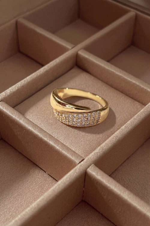 Anillo elegante con piedras preciosas Claudia