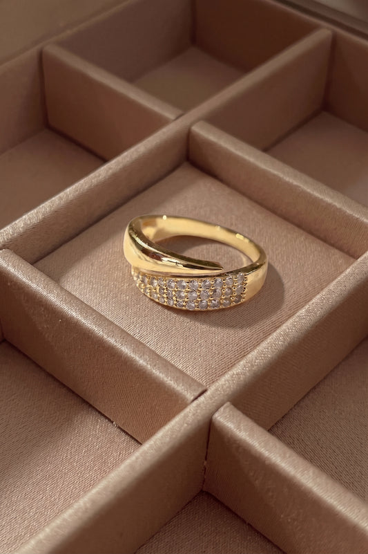 Anillo elegante con piedras preciosas Claudia