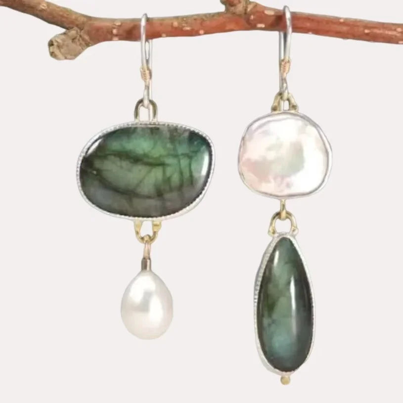 Elegantes pendientes llamativos con perlas de labradorita