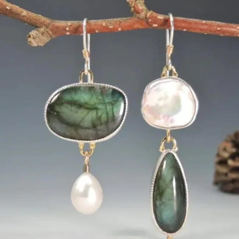 Elegantes pendientes llamativos con perlas de labradorita